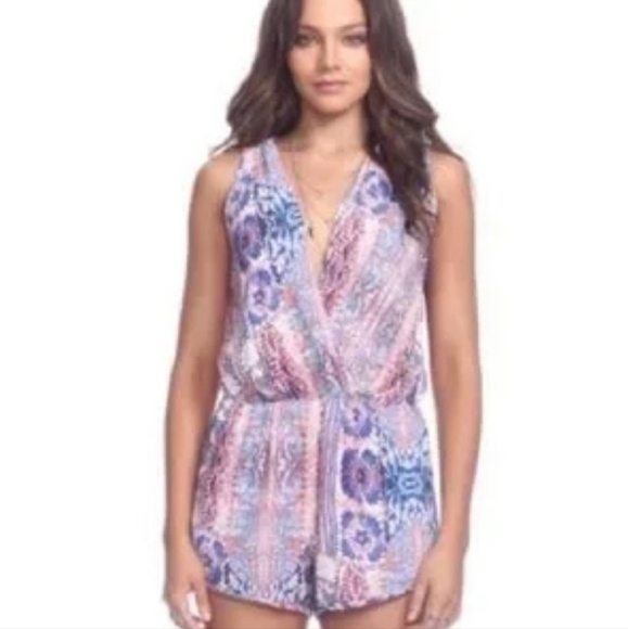 REVOLE HEARTLOOM Lilah floral Romper Size sm - Picture 9 of 10